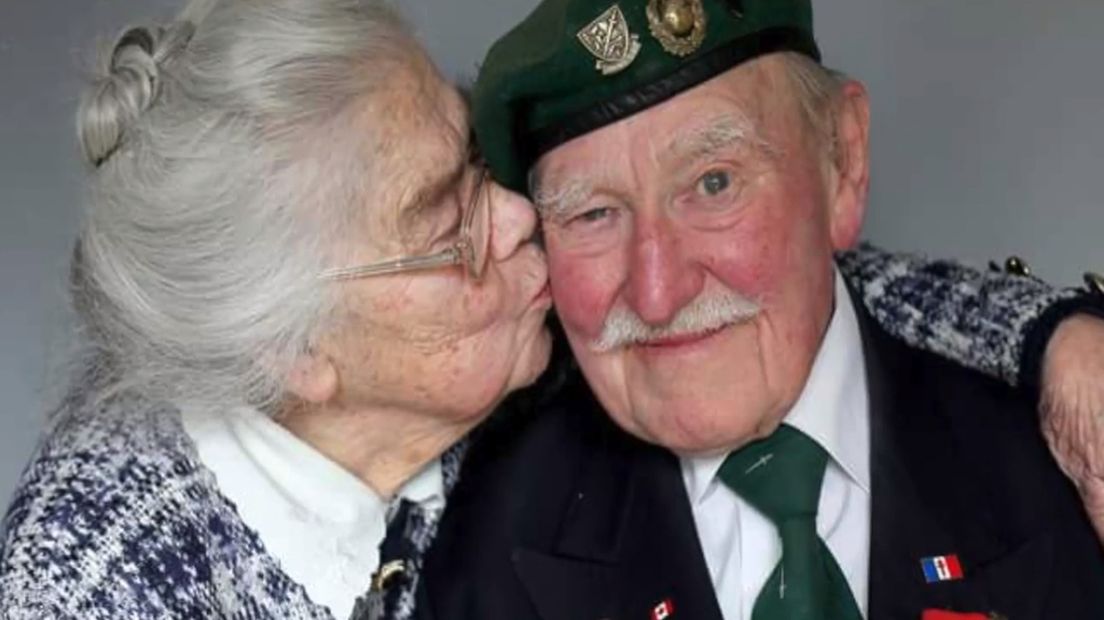 Precies 74 jaar geleden landde deze commando in Vlissingen, vandaag werd zijn as er uitgestrooid