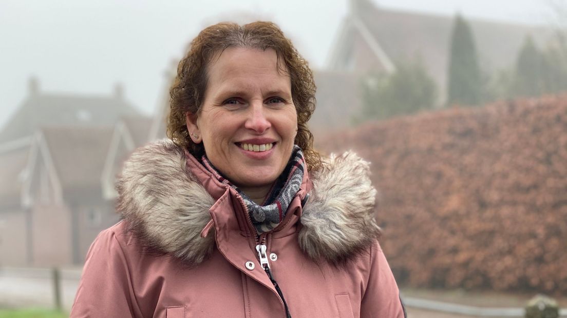 Alie Kamphof in een van de bedenkers van de online familiedienst in Dwingeloo
