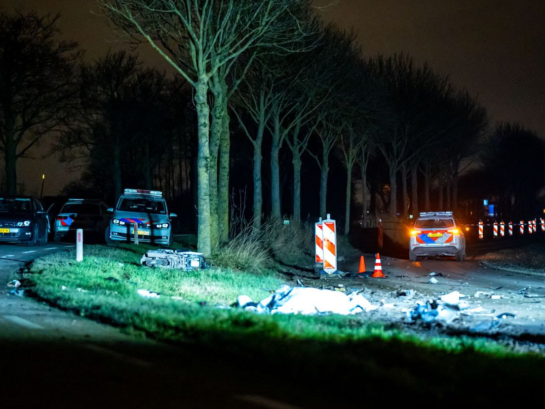 Scooterrijder met politieauto in botsing bij Maasdam