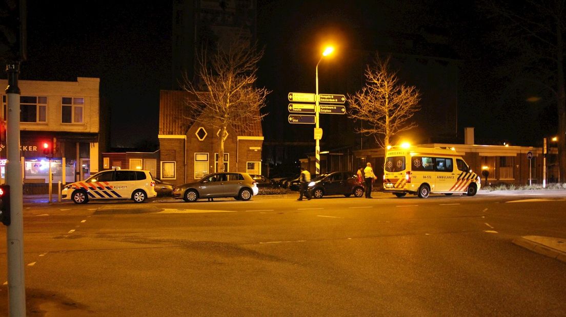 Voetganger geschept door auto in Deventer