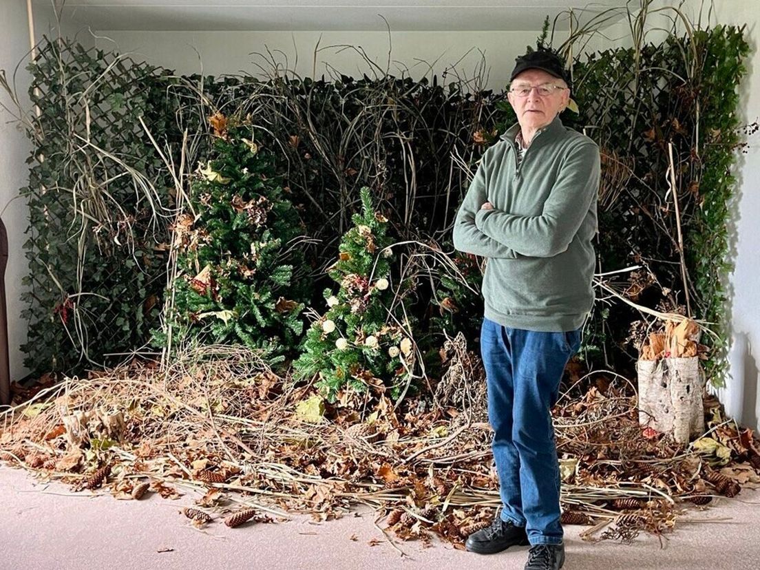 Natuurliefhebber Teunis Otten (85) heeft geen kerstboom maar een bos in huis