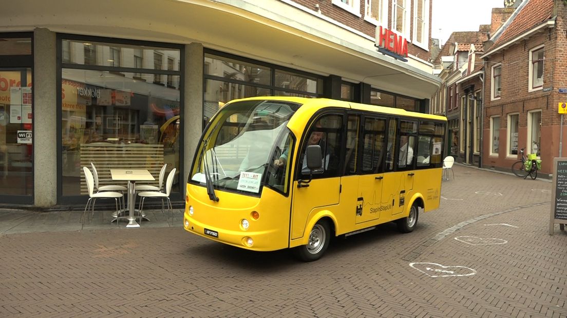 Gele busjes voor ouderen in Zutphen mogen niet de weg op.