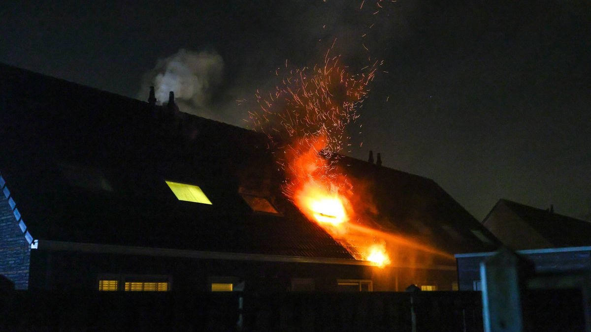 Brandweer massaal uitgerukt voor woningbrand in Drachten