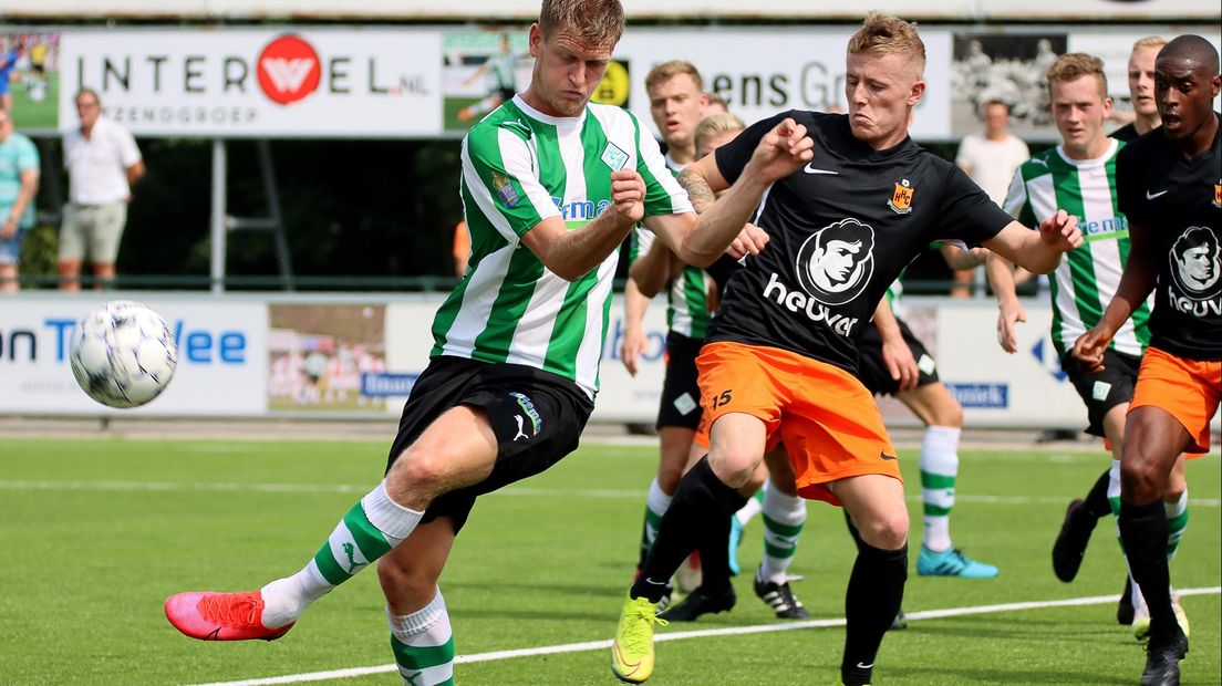Kaptein in het shirt van HHC tegen Genemuiden