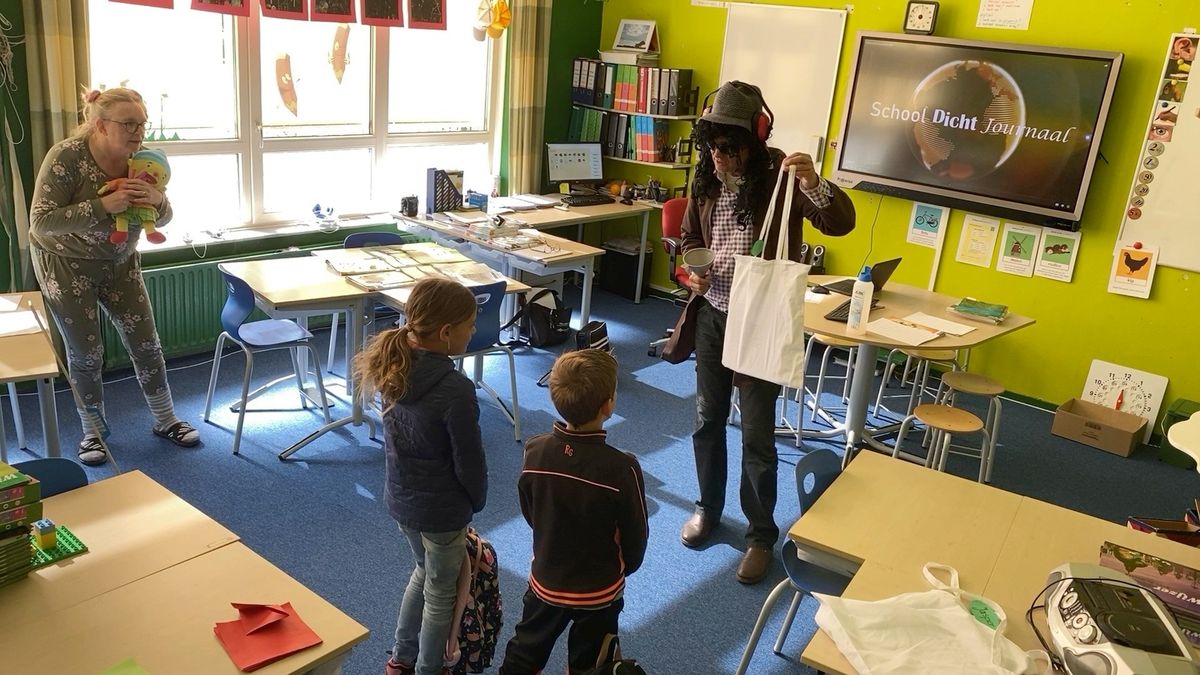 Kinderen voor een dag weer op school in Sondel