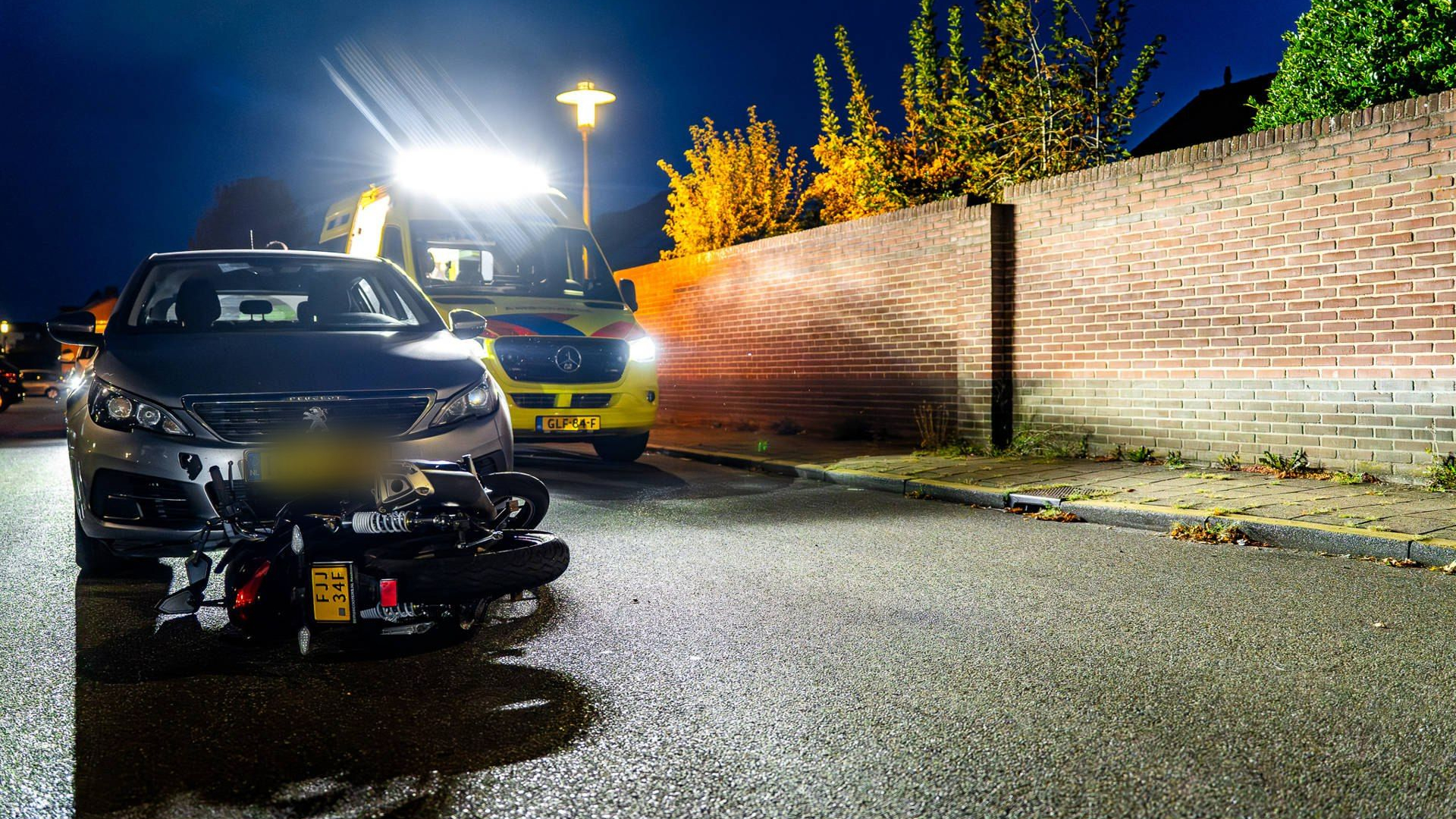 Botsing in Beuningen • brand in wasserette.