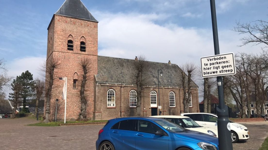 Vanaf vandaag is parkeren op het plein verboden (Rechten: Janet Oortwijn/RTV Drenthe)