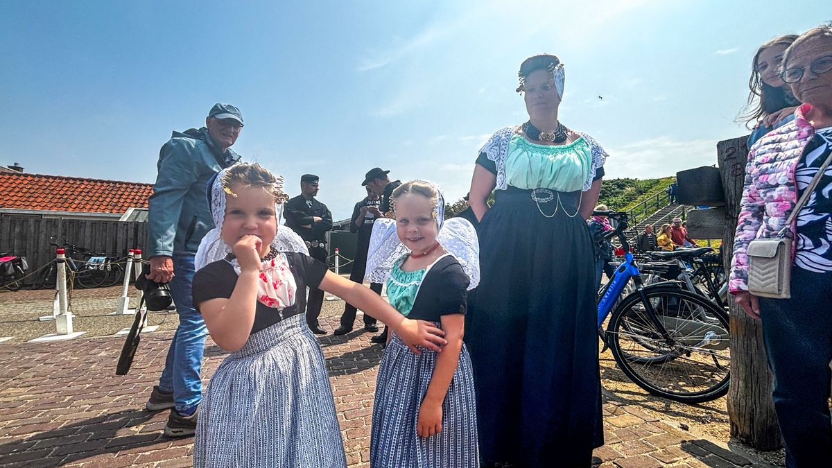 Gaat de jeugd de klederdracht omarmen? 'Mijn twee dochters zullen het niet doen'