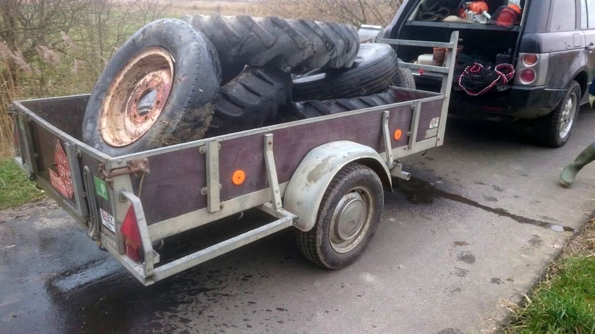 Tractorbanden gedumpt bij Nieuwvliet
