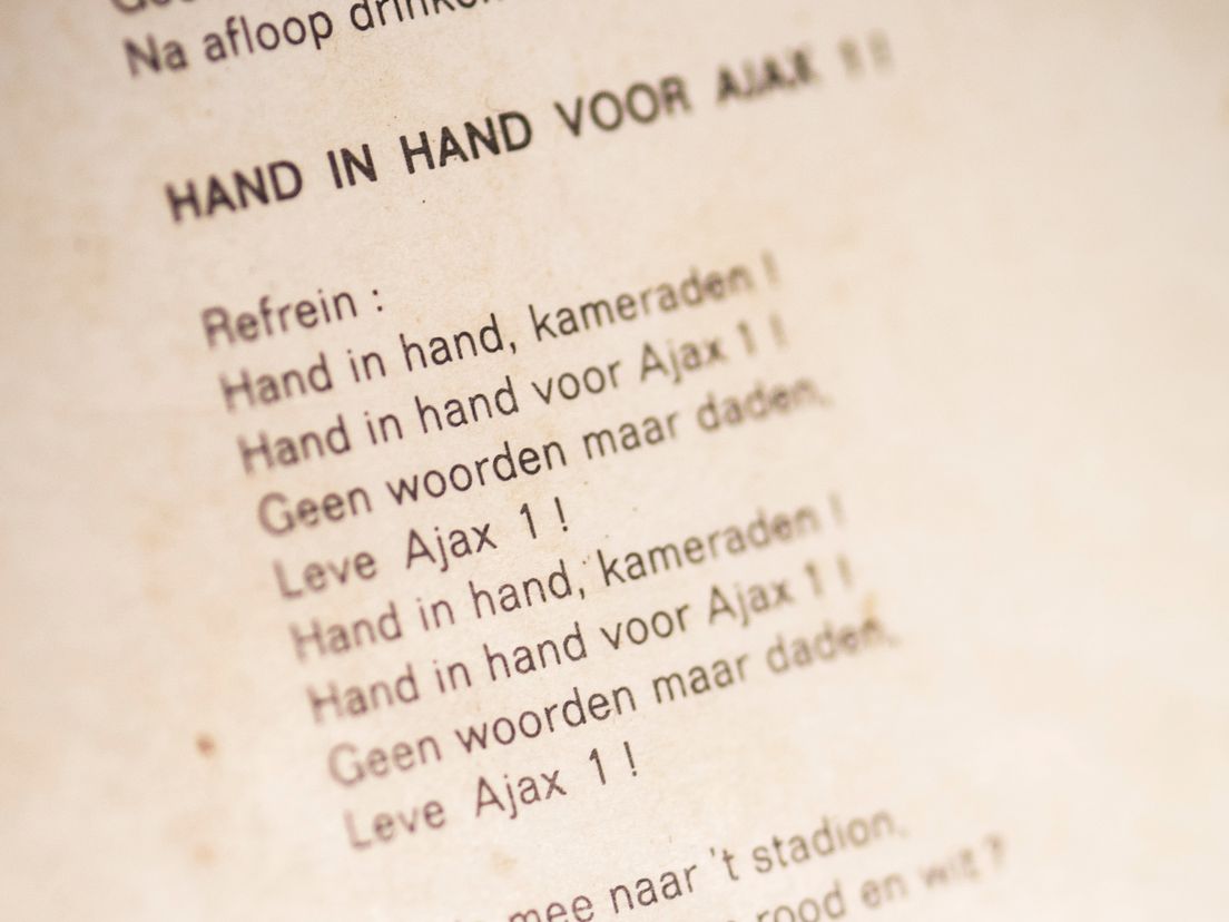 Een hit is het niet geworden (gelukkig): "Hand in Hand voor Ajax 1"