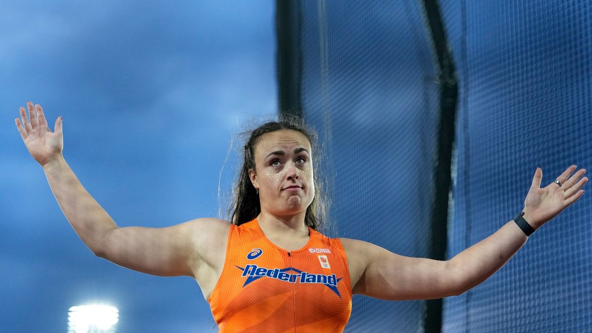 Jorinde van Klinken van Groningen Atletiek pakt EK-goud bij discuswerpen