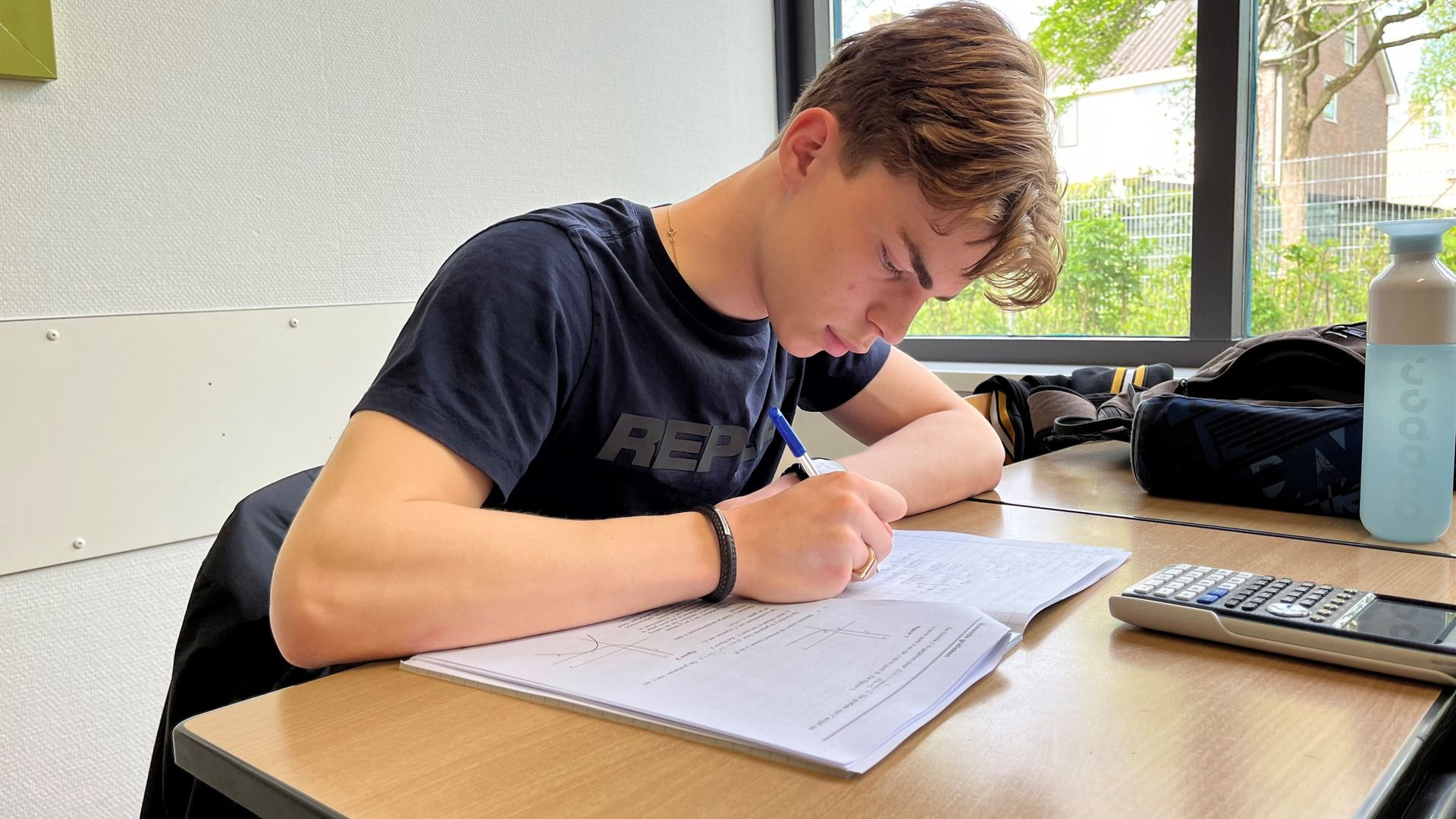 Leerling bereidt examen voor