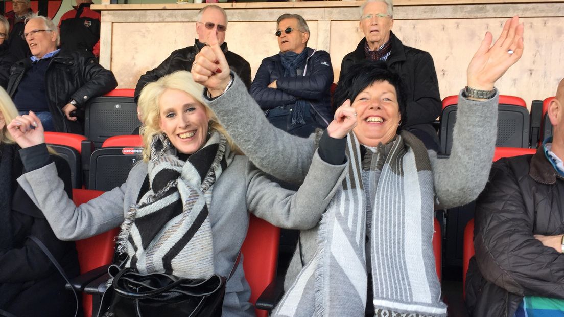 Sylvia- (links) en Annie Wouters zijn fanatieke Treffers-fans.