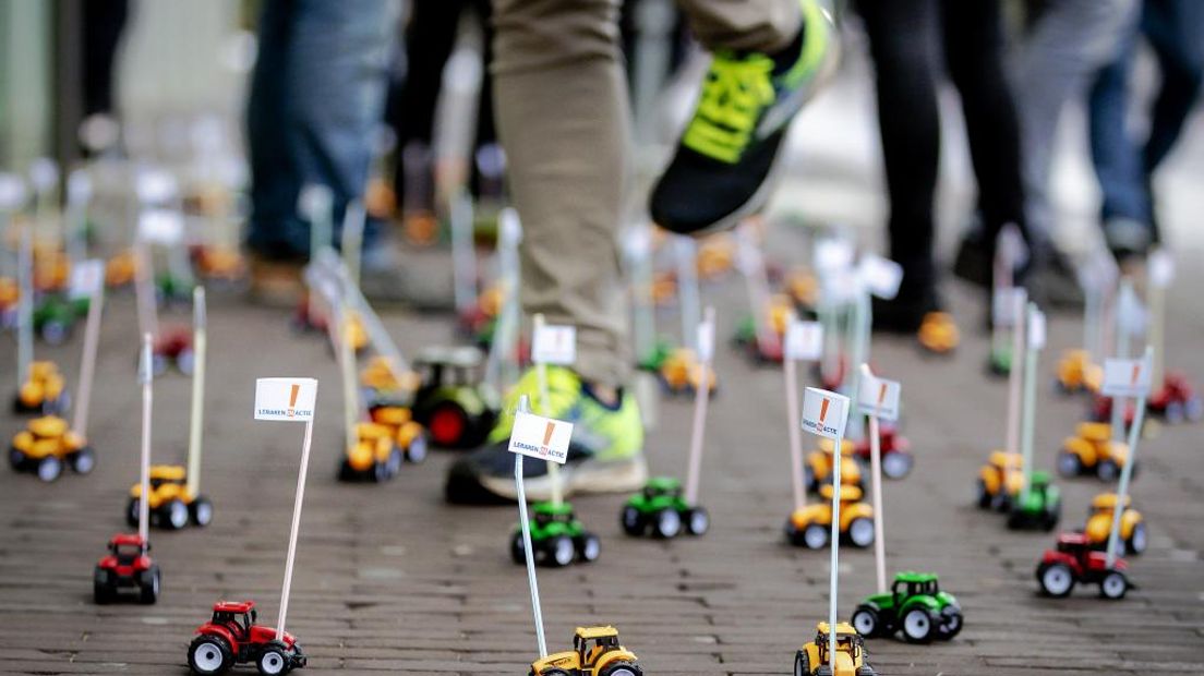 Ruim 4300 scholen bleven woensdag dicht vanwege de landelijke onderwijsstaking. Ook in onze provincie voerden leraren actie. In Arnhem vond een manifestatie plaats van AOb, de grootste onderwijsbond van het land. Lees alles over de staking terug in onze liveblog.