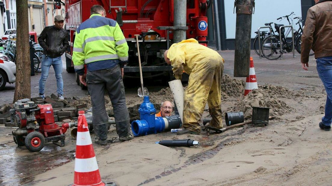 Werk aan de winkel door gesprongen waterleiding