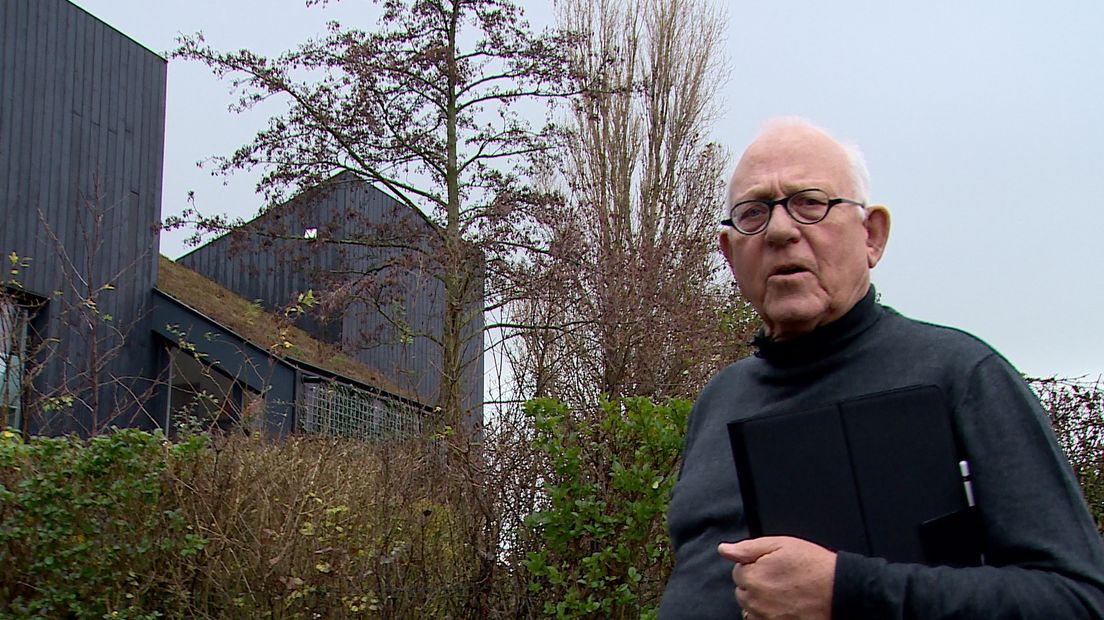 Dick Rakhorst heeft een sedumdak, goed voor de isolatie en de waterafvoer van zijn huis van de toekomst