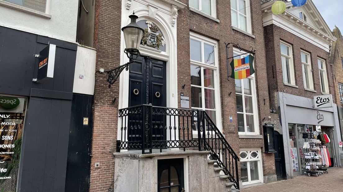 Het Stedelijk Museum Meppel, voorheen Kunsthuis Secretarie, is gevestigd in de Hoofdstraat