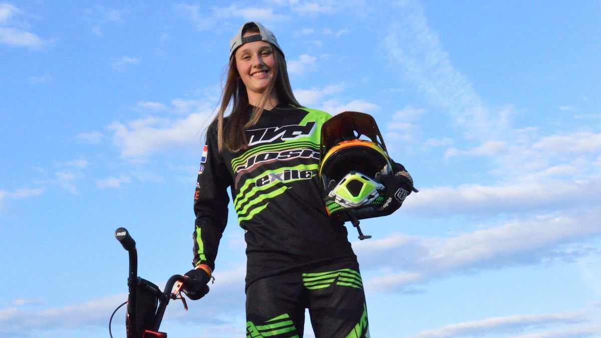 Arm uit de kom en tóch gefinisht: BMX’er Monique van der Valk wordt