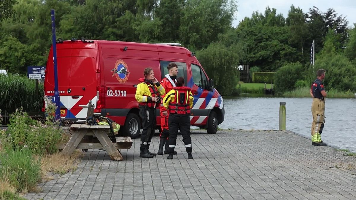 Hulpdiensten zoeken naar kanovaarder in water van Earnewâld