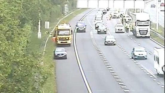 File op A27 naar Utrecht door ongeluk. File op A27 naar Utrecht door ongeluk.