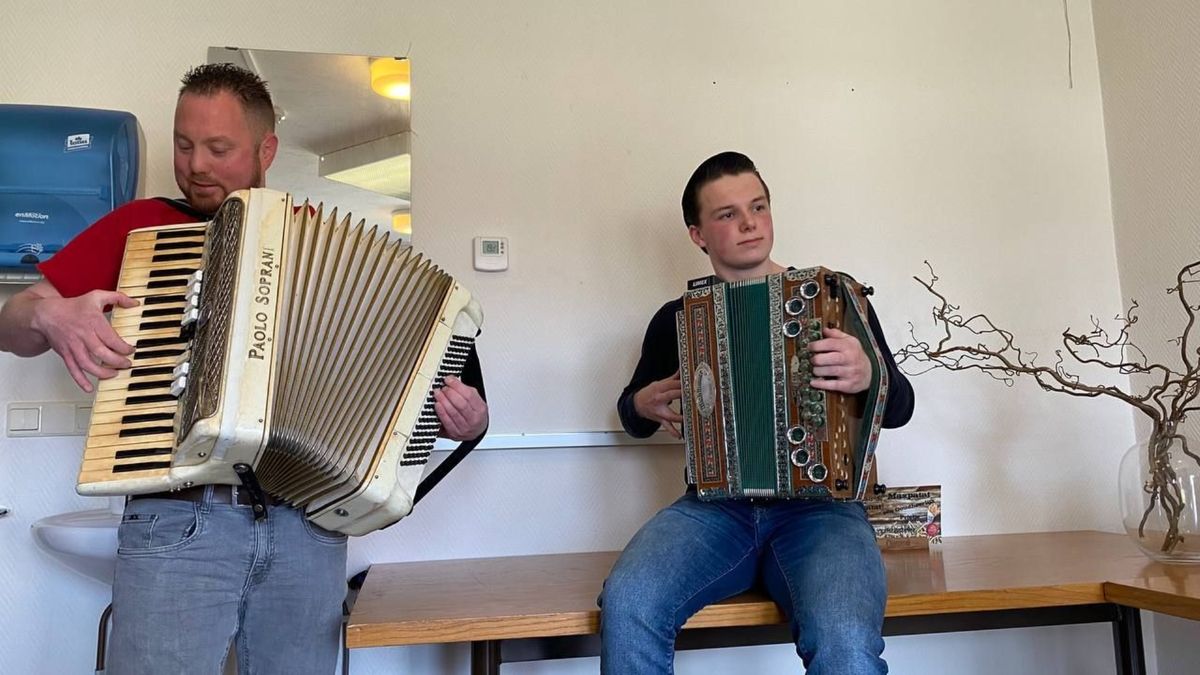 Expeditie Grunnen: Nieuwolda deint vrolijk mee op accordeonklanken