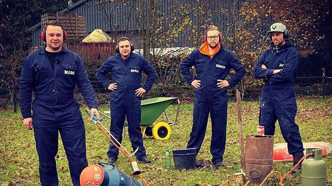 De Carbidmeisters uit Lemele geven tips om verantwoord te knallen