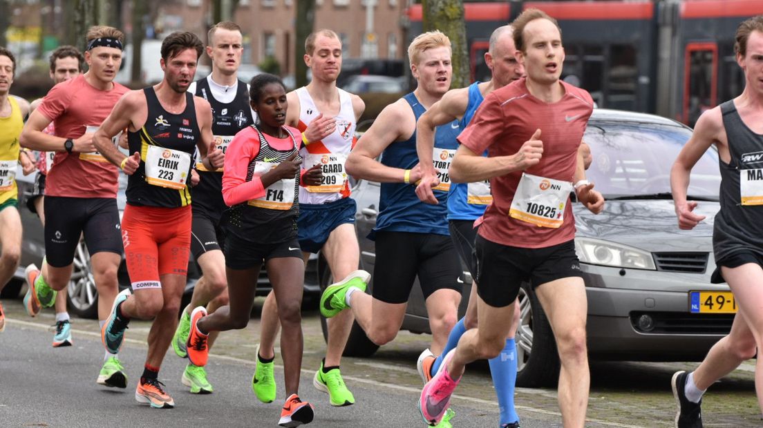 Hardlopers tijdens een marathon