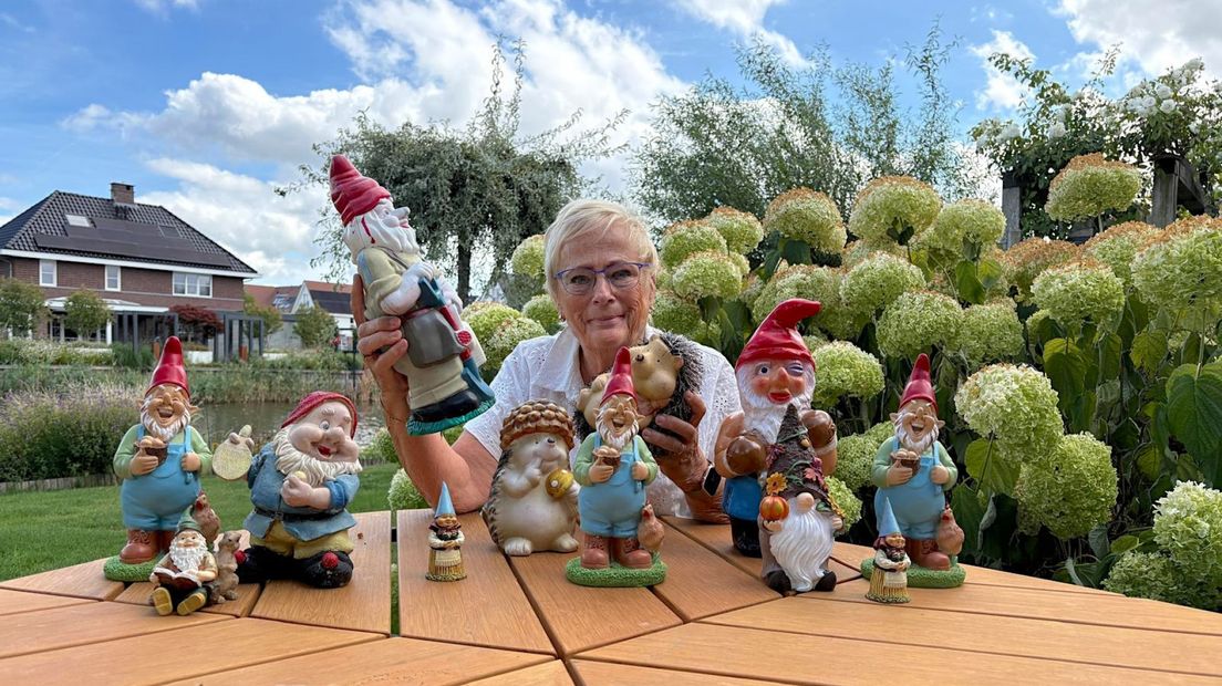 Thuis bij Gerda staat een dertigtal gedoneerde kabouters te wachten op een plekje