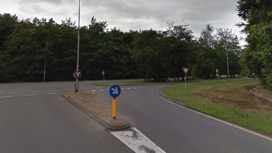 De aansluiting van de Ermerweg op de Rondweg (Rechten: Google Streetview)