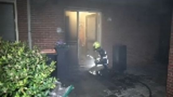 Brand bij voordeur in Apeldoorn