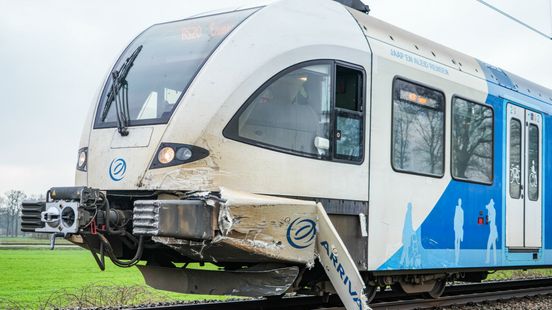 Treinverkeer hervat na botsing tussen trein en auto. Treinverkeer hervat na botsing tussen trein en auto.