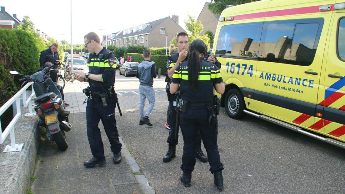 De jongen gaf op de brug een automobiliste van rechts geen voorrang.
