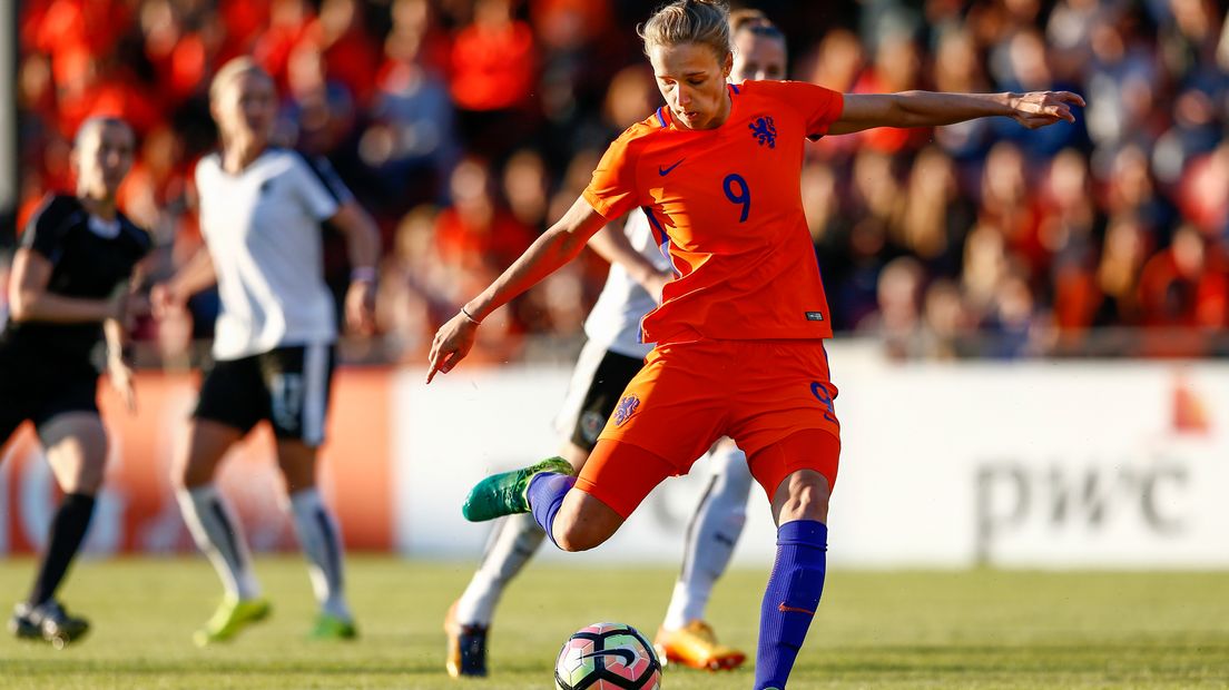 Vivanne Miedema tijdens een oefenwedstrijd (Rechten: ANP/Vincent Jannink)