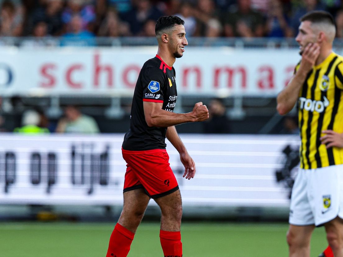Reda Kharchouch viert zijn goals tegen Vitesse