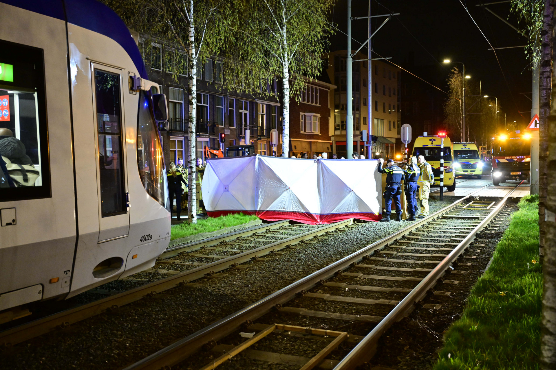 Fietser overleden na aanrijding met tram op Waldeck Pyrmontkade.