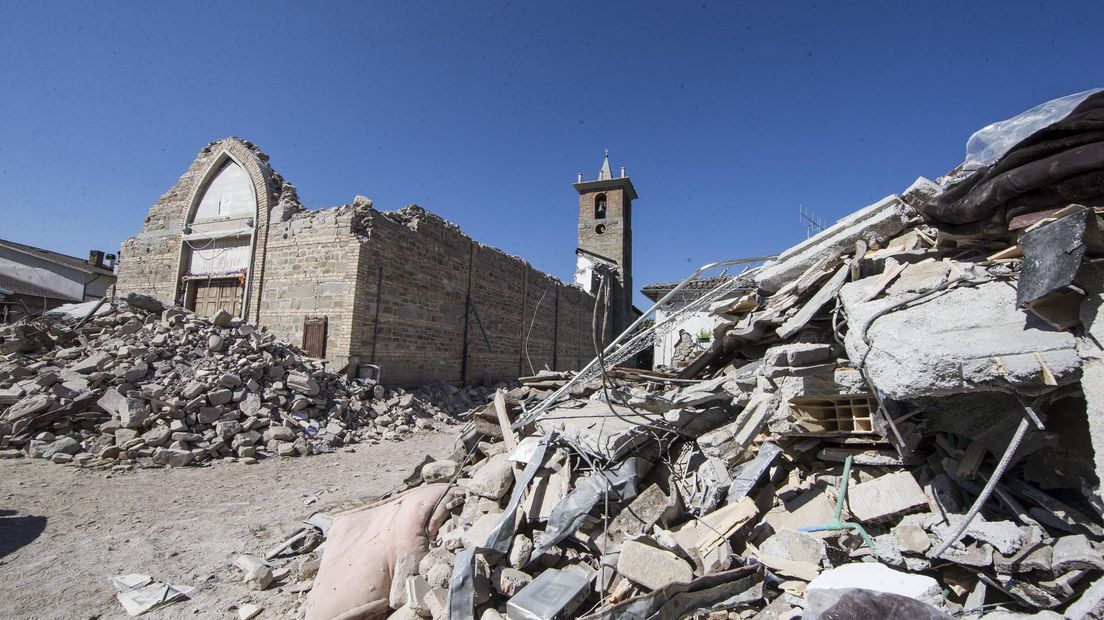 Italië werd gisteravond getroffen door twee aardbevingen (Rechten: ANP / Massimo Percossi)