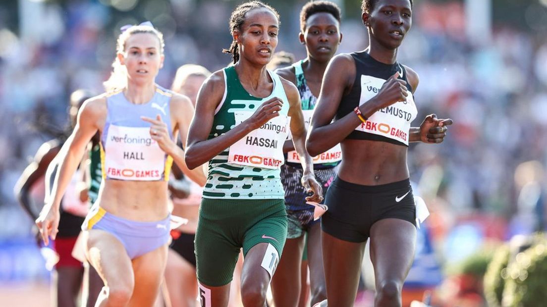 Sifan Hassan in actie op de 1.500 meter in Hengelo.