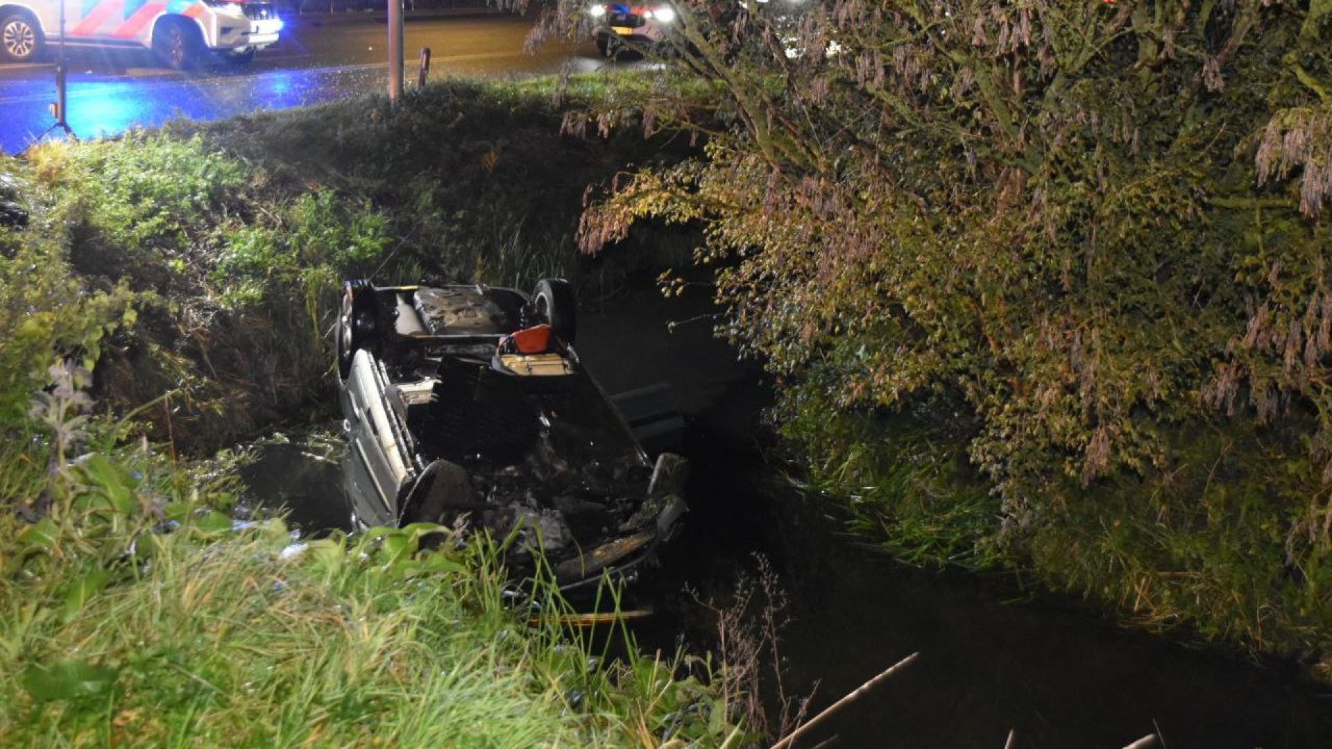Auto in de sloot, vier gewonden