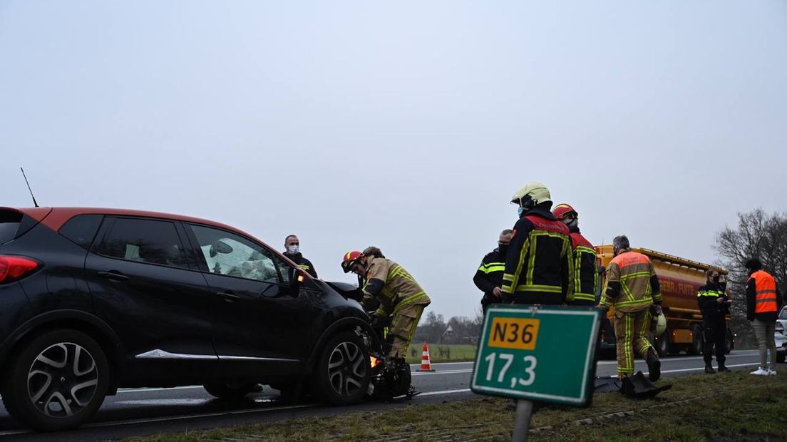 Vrouw gewond na ongeval op N36 bij Westerhaar