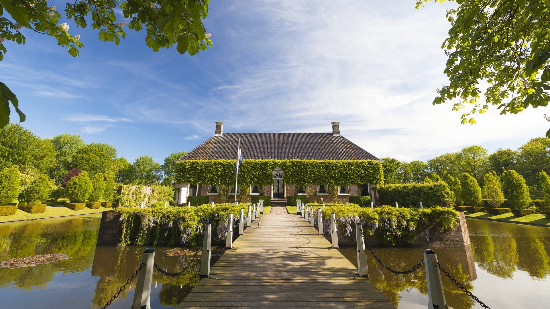 De bezem gaat door Borg Verhildersum voor de jaarlijkse voorjaarsschoonmaak