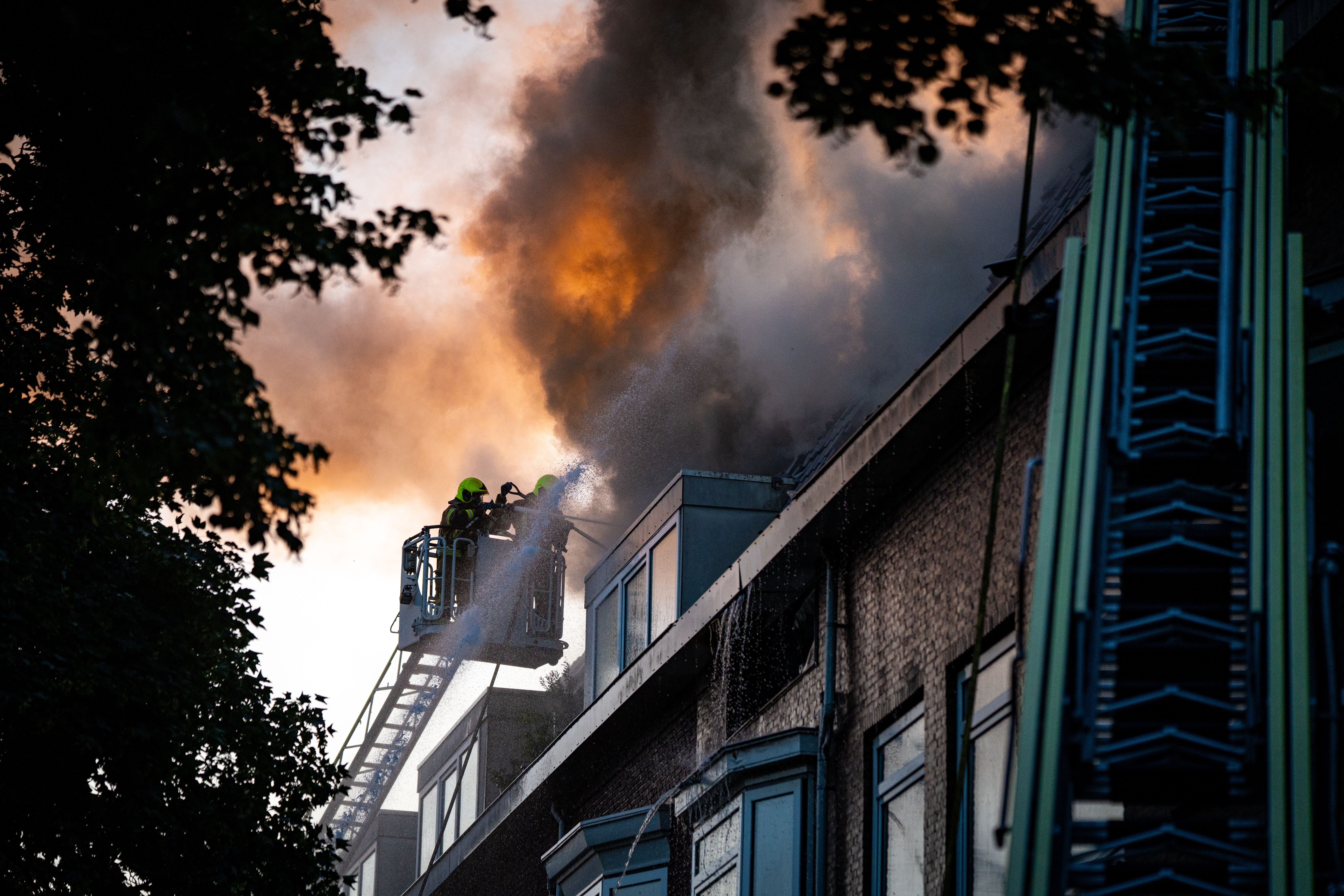 Voor zover bekend raakte er niemand gewond door de brand.
