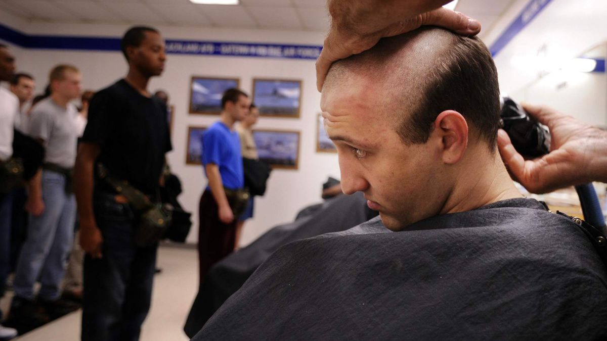 Waarom is mijn haar aan de linkerkant van mijn hoofd langer dan dat aan