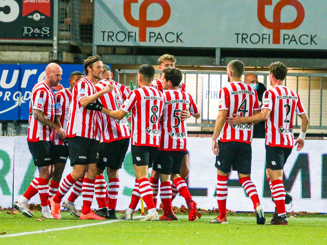 Sparta viert het feestje tegen FC Emmen, dat met 2-1 wordt verslagen op Het Kasteel (Bron: VK Sportphoto - Mischa Keemink)