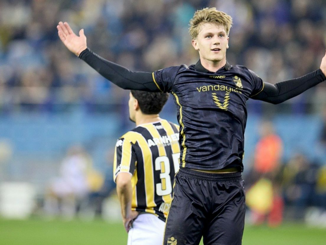 FC Emmen knokt zich na dramastart terug en pakt punt tegen Vitesse