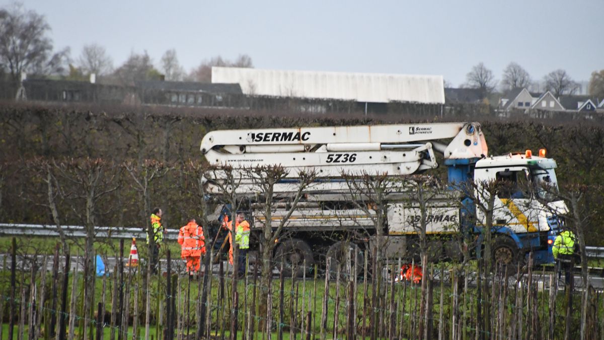 Ongeluk op A58 bij Kruiningen zorgt voor file, rechterrijstrook is afgesloten