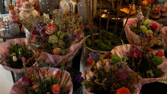 Bloemen en planten worden duurder, Enschedese bloemist houdt hoop: "Bloemen  zijn emotie" - Oost