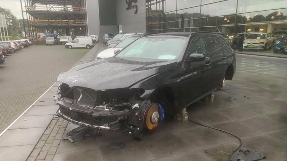 De volledig gestripte BMW