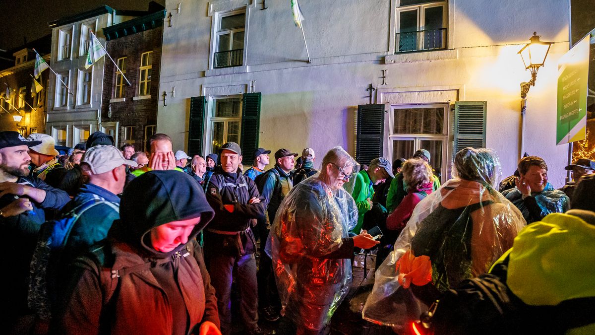 Kennedymars houdt wedstrijdwandelaars scherp in de gaten: wat zijn de spelregels?