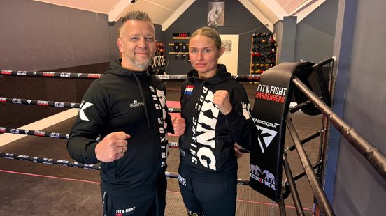 Kickbokster Naomi uit Lutten maakt profdebuut in A-klasse: 'Lang naartoe gewerkt' Home