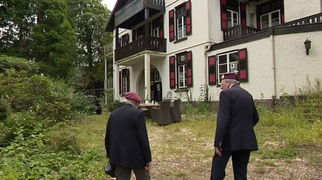 'Hier zijn mensen gestorven, op dit terrein hebben we onze gesneuvelden achtergelaten.' Veteraan Geoff Roberts kan er niet over uit dat er plannen zijn om hotel Dreijeroord in Oosterbeek te slopen. In- en rond dat hotel werd in september 1944 zwaar gevochten door de King's Own Scottish Borderers. Roberts is samen met vijf andere veteranen over voor de 70-ste editie van de Airborne wandeltocht en wil nog een keer met eigen ogen de plek zien waar zoveel geschiedenis voor hem ligt.